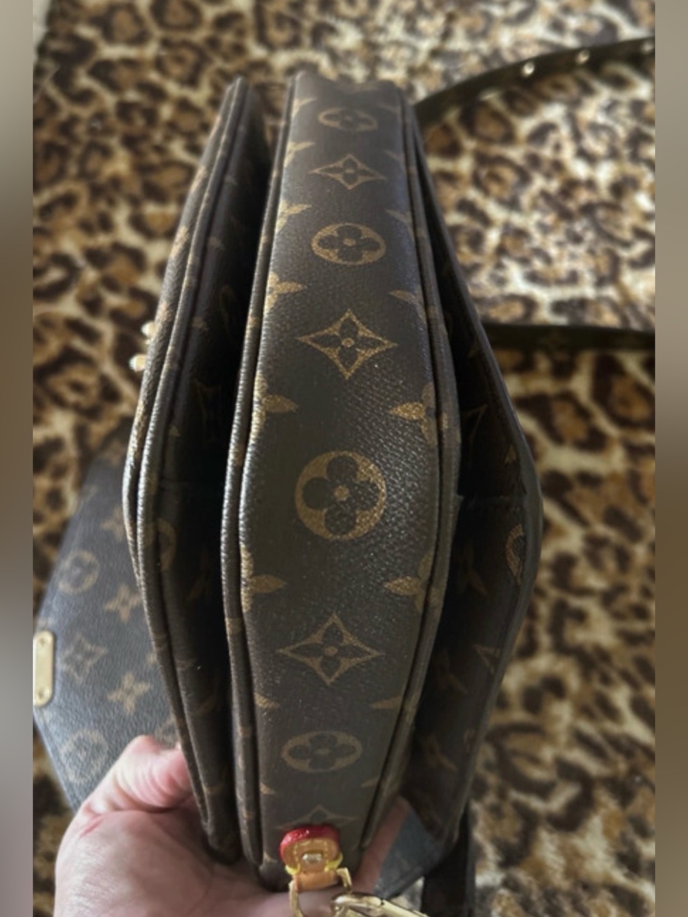 Brown leather LV iconic Monogram Crossbody Bag - Picture 4 of 14
